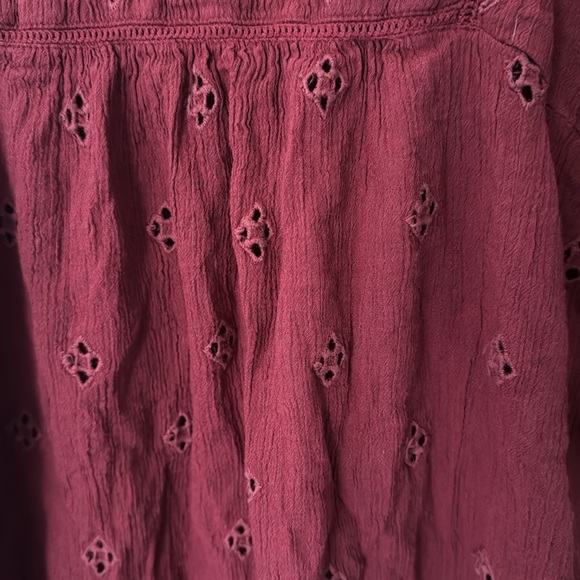 Size Medium Red Short Sleeved Blouse - Picture 3 of 6